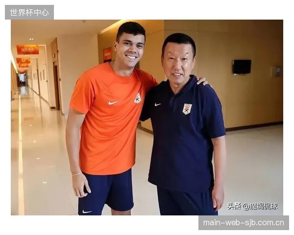 崔康熙的体能要求极高，费南多等边路球员的跑动有效限制了对手出球。